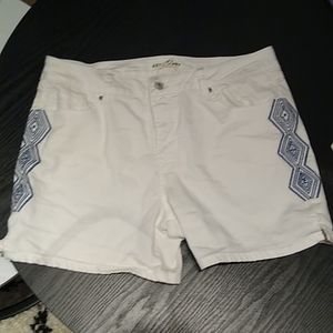 Artisan NY White Denim shorts 12
